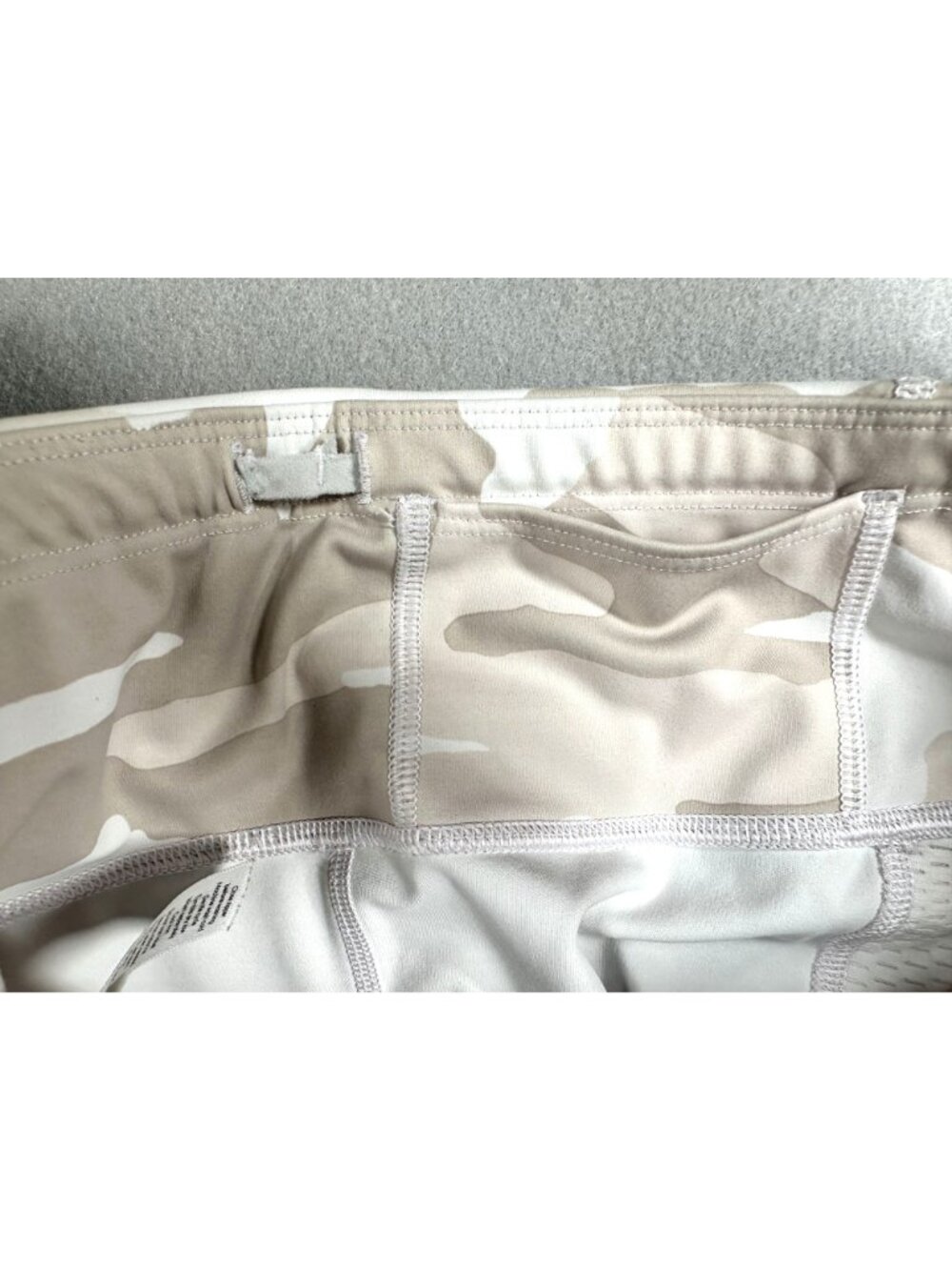 Athleta High-Waisted 7/8 Athletic Leggings Womens Size Small Beige White Camo - Picture 6 of 9